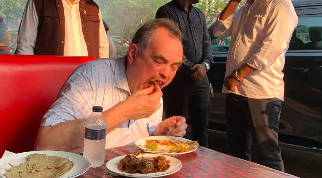 রাজশাহীর কালাই রুটিতে মুগ্ধ মার্কিন রাষ্ট্রদূত