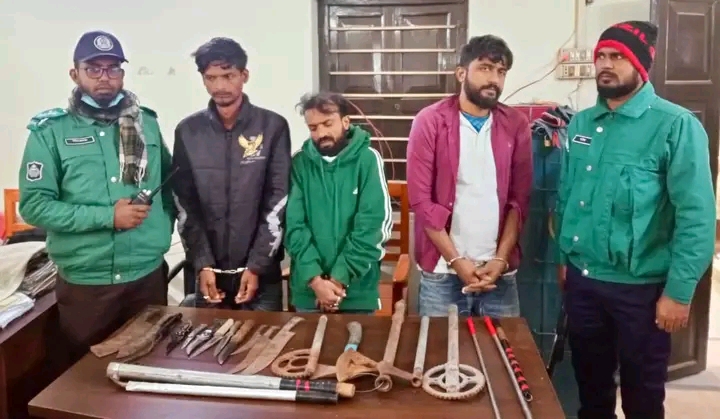 রাজশাহীতে বিপুল পরিমান অস্ত্রসহ জামায়াতের শ্রমিক নেতা গ্রেপ্তার
