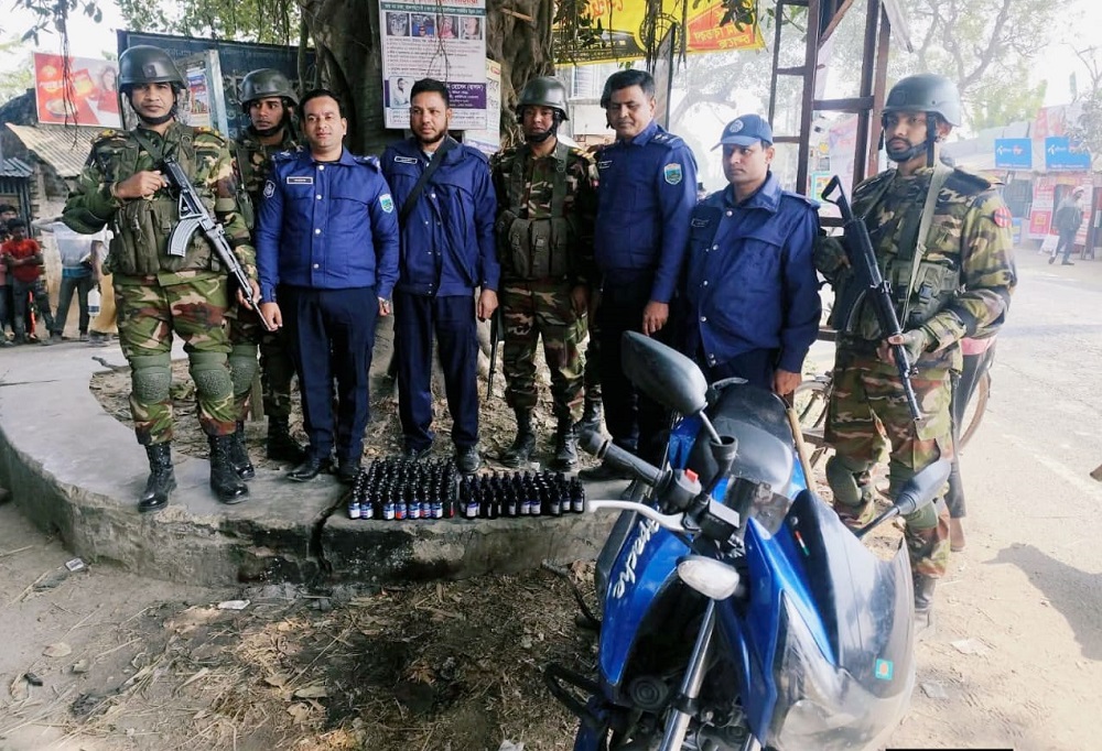 তানোরে সেনাবাহিনী ও পুলিশের যৌথ অভিযানে ১১৫ বোতল ফেন্সিডিলসহ মোটরসাইকেল জব্দ
