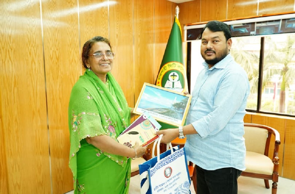 রাজশাহী সিটি কর্পোরেশনের প্রশাসকের সঙ্গে বাংলাদেশ বই কিনি উৎসবের চেয়ারপারসনের সৌজন্য সাক্ষাৎ
