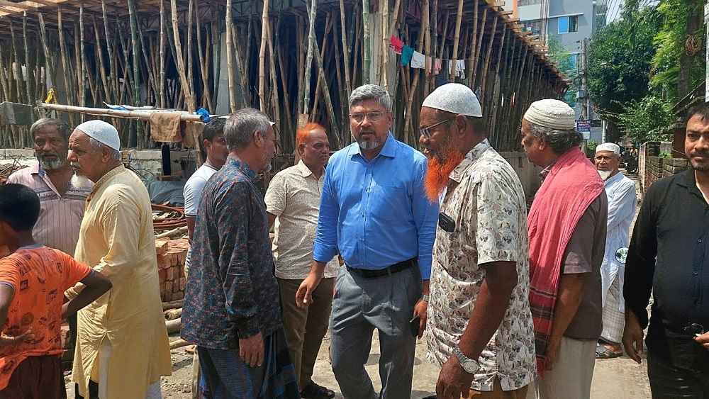 রাস্তা দখলের অভিযোগে ঘটনাস্থল পরিদর্শনে আরডিএ চেয়ারম্যান