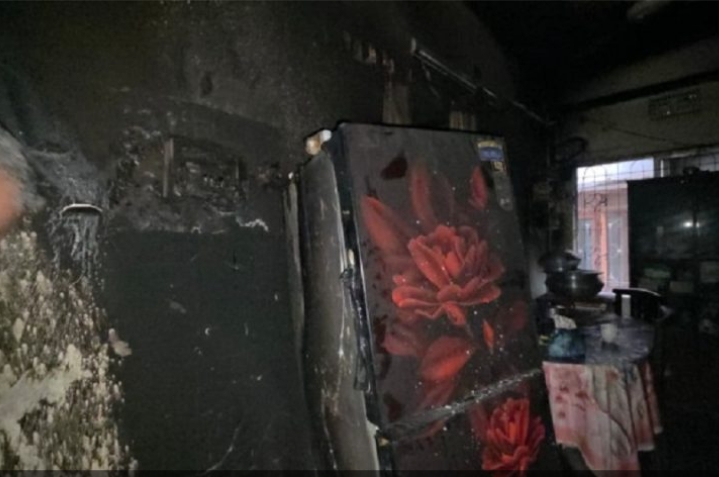 বিয়েতে কমিউনিটি সেন্টারে পরিবার, ফাঁকা বাড়িতে আগুন