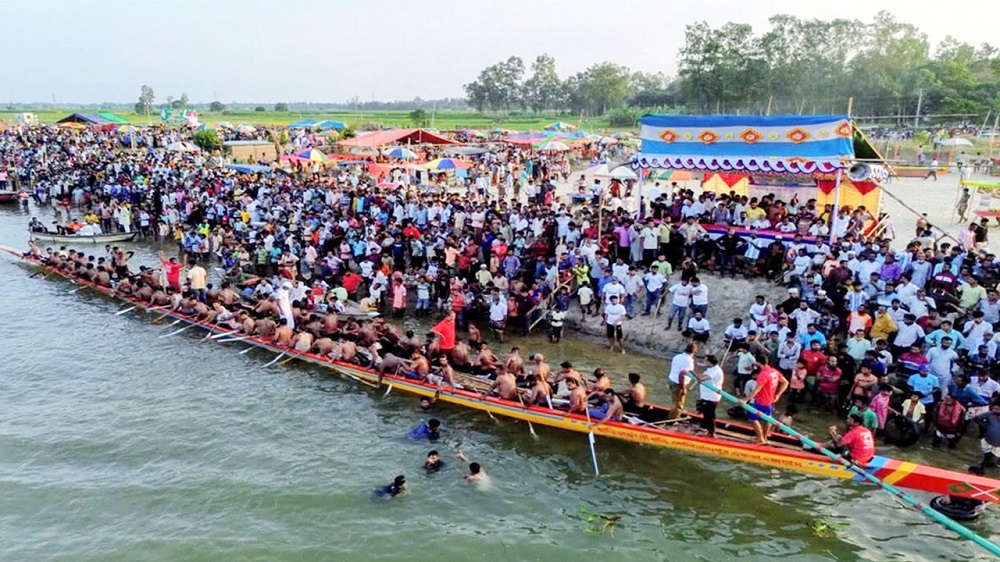একই স্থানে বিএনপি ও জামায়াতের পাল্টাপাল্টি নৌকাবাইচ